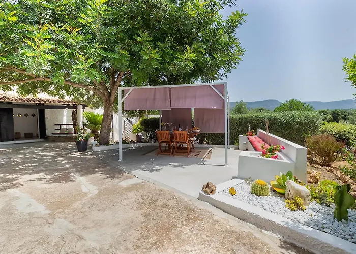 Domo Anghèleda - Detached with large garden in a relaxing environment, a few minutes from the sea